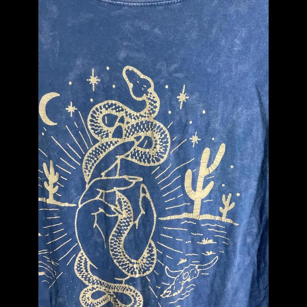 Levi’s Blue southwestern  Well Worn Snake and Cactus T Shirt Size Medium - Picture 4 of 8